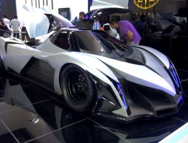 Devel Sixteen - Crazy V16: Το σουπεραυτοκίνητο των 5000 ίππων και με τελική ταχύτητα 560 km/h (βίντεο)